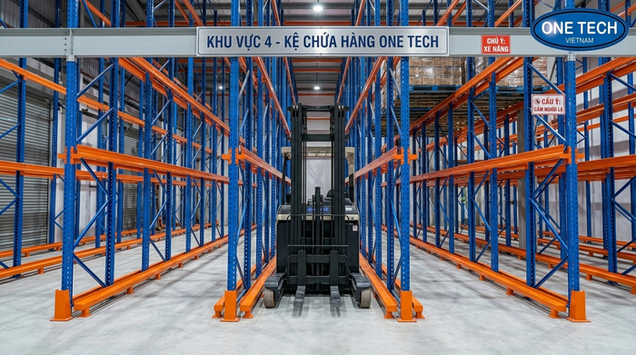 Thanh dẫn hướng xe nâng kệ Drive In Thanh dẫn hướng xe nâng trong hệ thống kệ Drive In